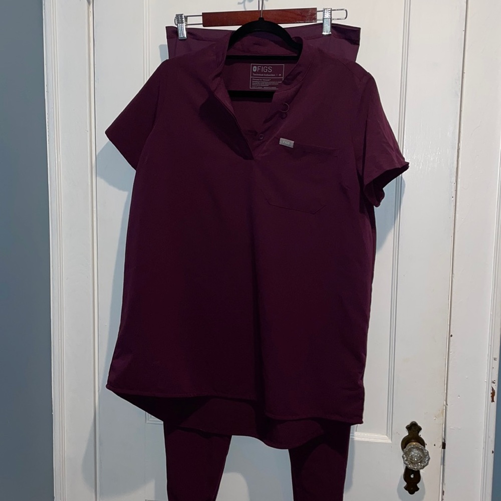Fig maternity top and jogger bottom in deep purple